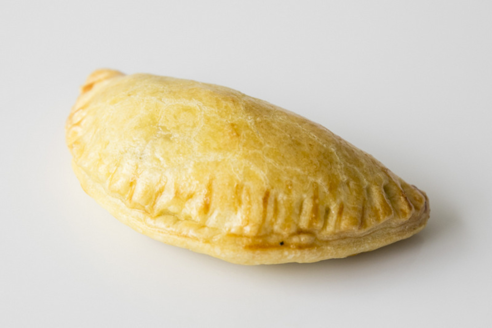 Chicken empanada with roasted tomato & Aioli